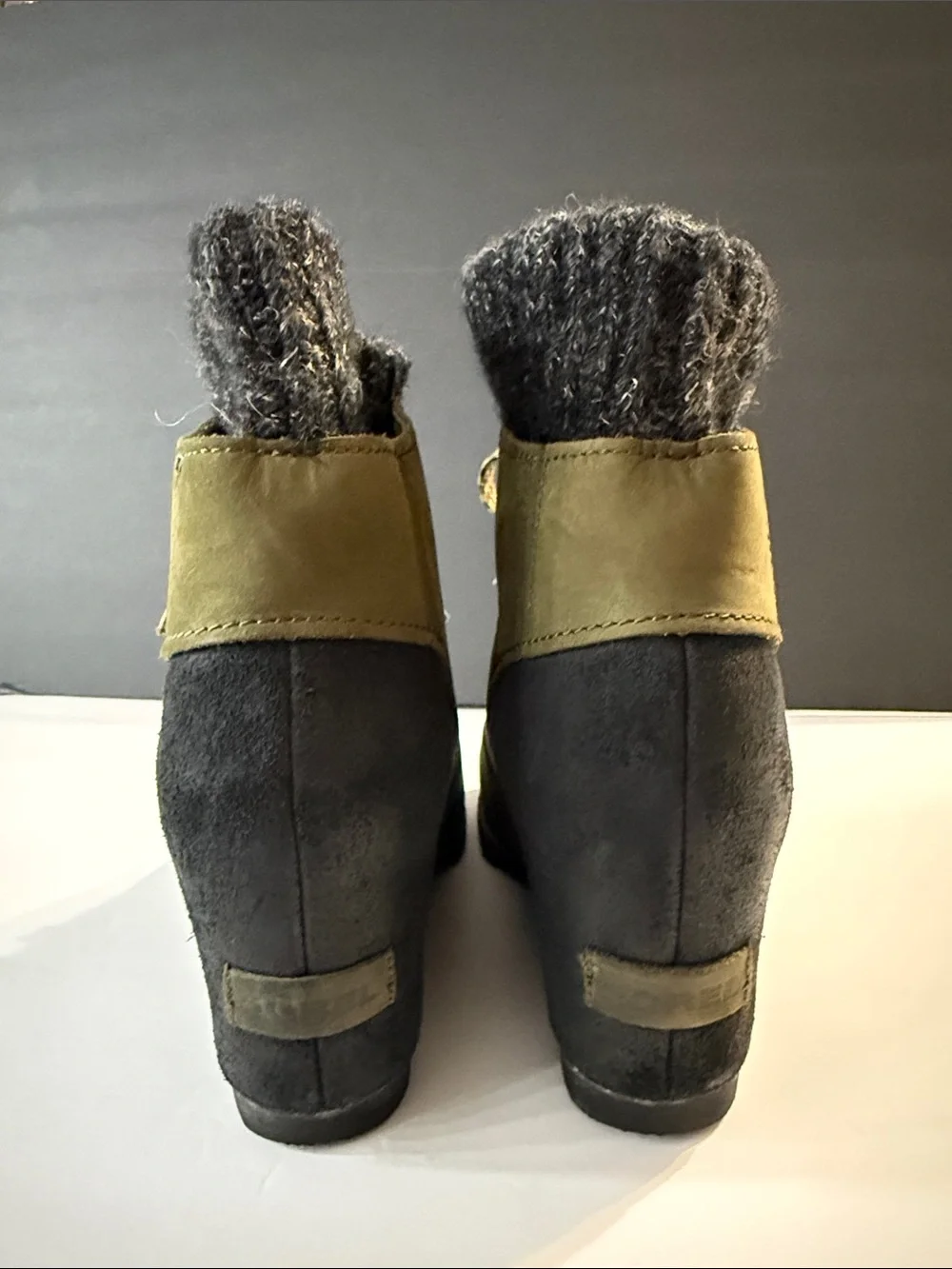 Sorel Olive Green and Charcoal Lace-Up Wedge Ankle Boots, sz 9